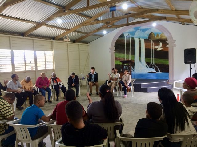 Reunión en el templo